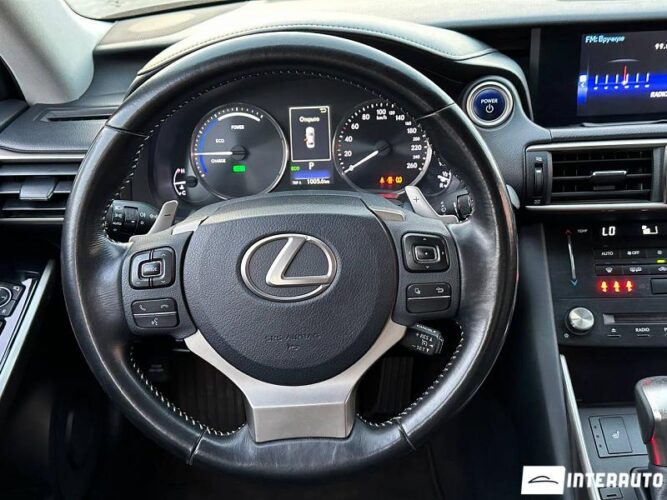 Lexus IS 300h 38 interauto-car