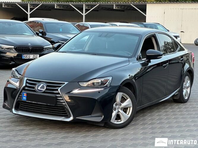 Lexus IS 300h 31 interauto-car