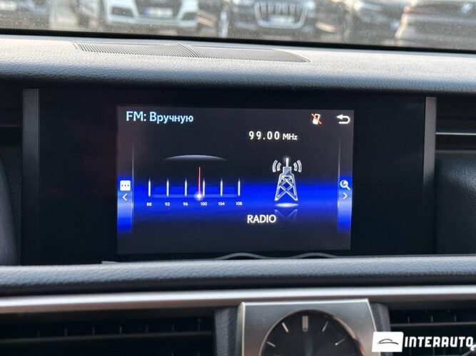 Lexus IS 300h 40 interauto-car