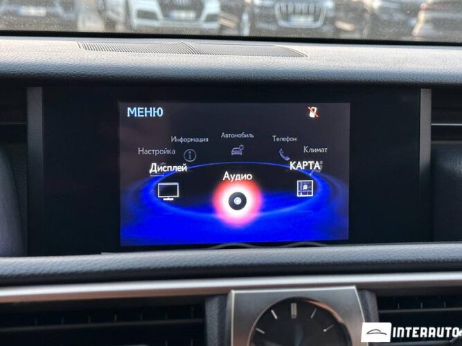 Lexus IS 300h 41 interauto-car