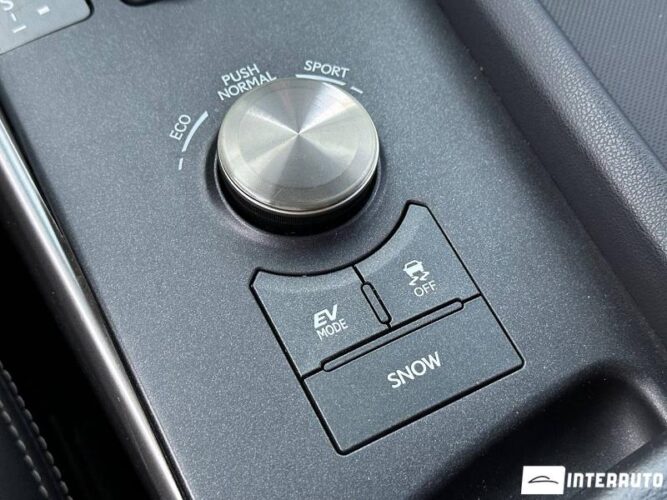 Lexus IS 300h 46 interauto-car