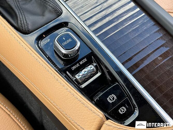 Volvo XC 90 49 interauto-car