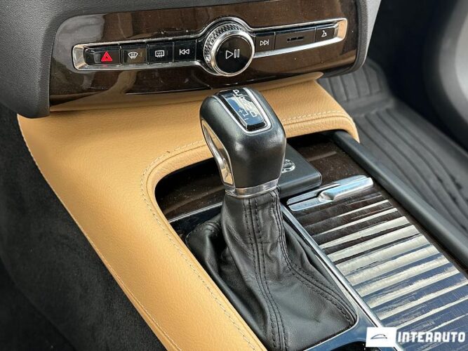 Volvo XC 90 48 interauto-car