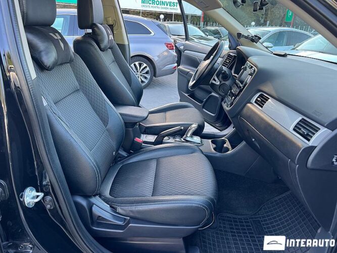 Mitsubishi Outlander 33 interauto-car