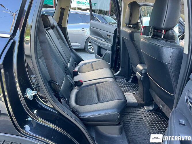 Mitsubishi Outlander 43 interauto-car