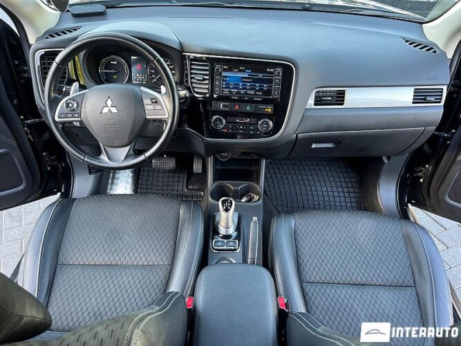 Mitsubishi Outlander 35 interauto-car