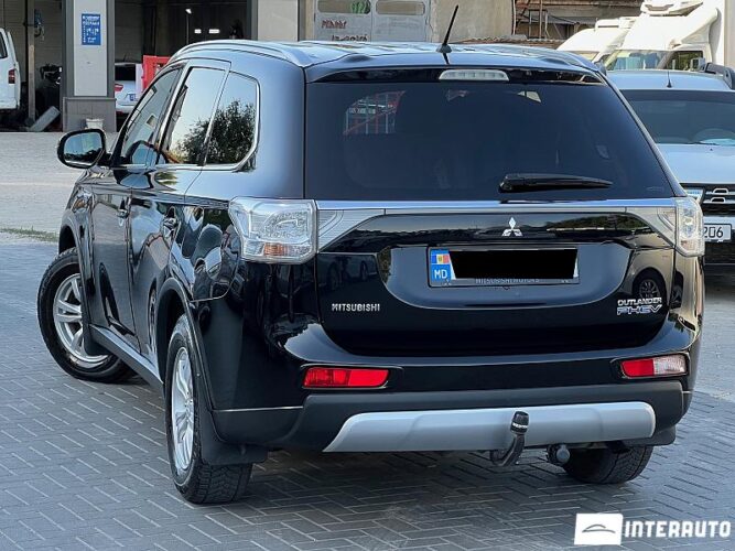Mitsubishi Outlander 30 interauto-car