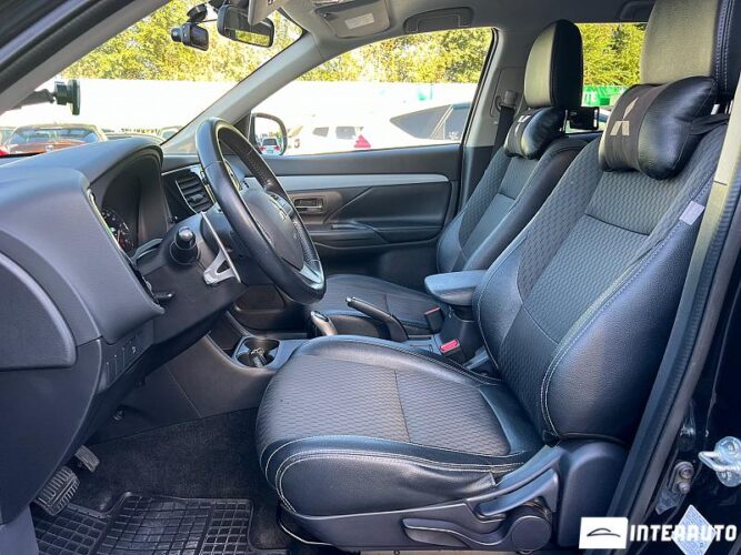 Mitsubishi Outlander 34 interauto-car
