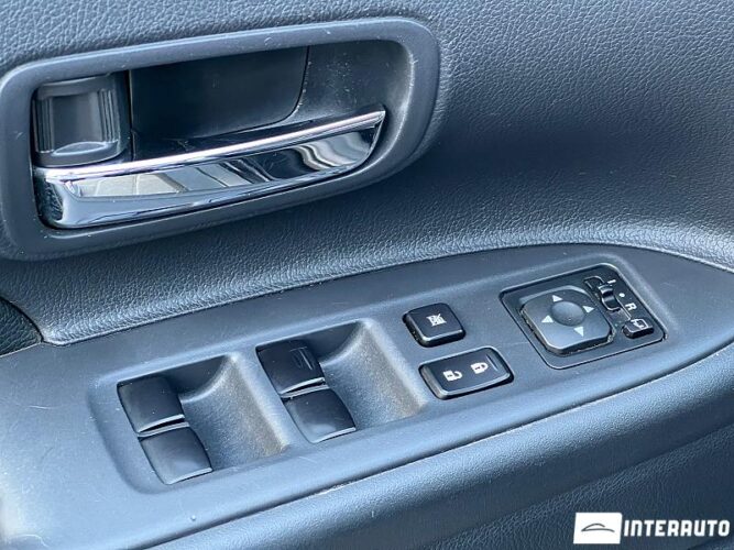 Mitsubishi Outlander 41 interauto-car