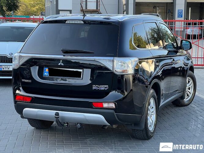 Mitsubishi Outlander 32 interauto-car