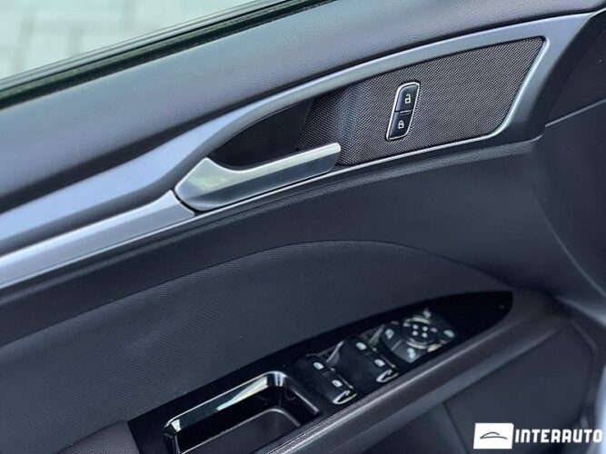 Ford Mondeo 34 interauto-car