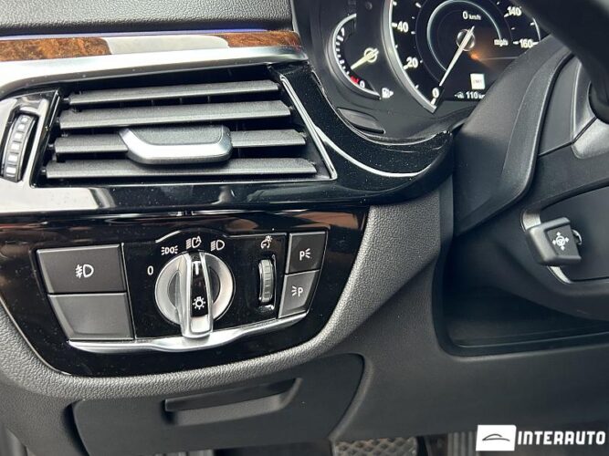 BMW 530e 45 interauto-car