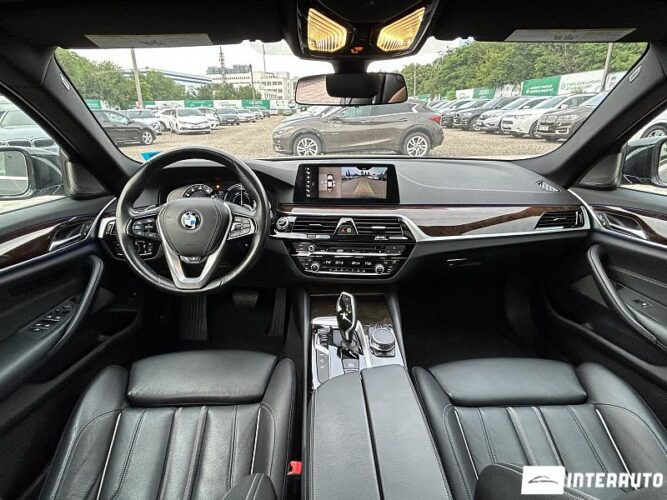 BMW 530e 43 interauto-car