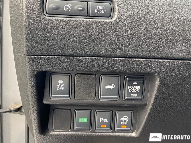 Nissan X-Trail 44 interauto-car