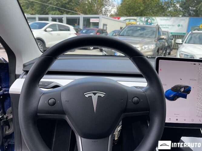 Tesla Model 3 29 interauto-car