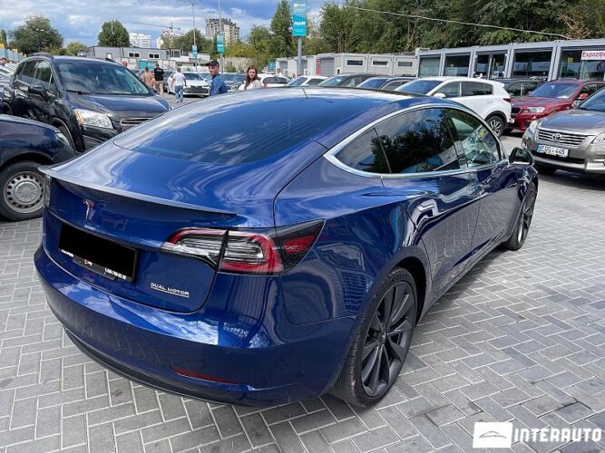 Tesla Model 3 26 interauto-car