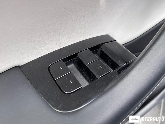 Tesla Model 3 35 interauto-car