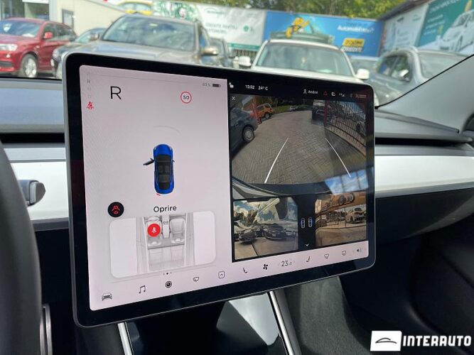 Tesla Model 3 32 interauto-car