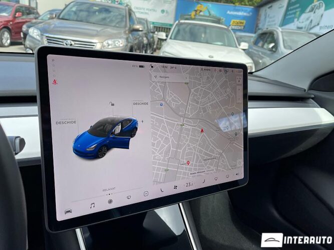 Tesla Model 3 31 interauto-car