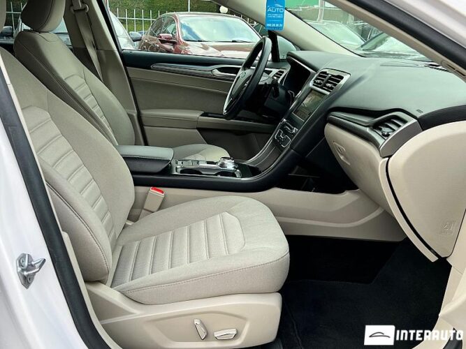 Ford Fusion 33 interauto-car