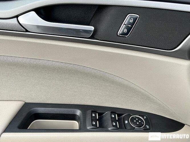 Ford Fusion 42 interauto-car
