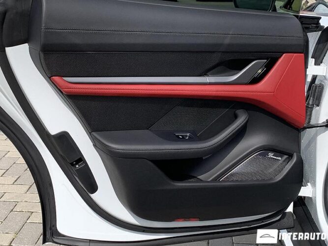 Porsche Taycan Turbo 79 interauto-car