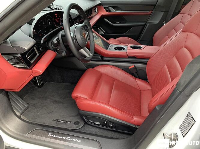 Porsche Taycan Turbo 53 interauto-car