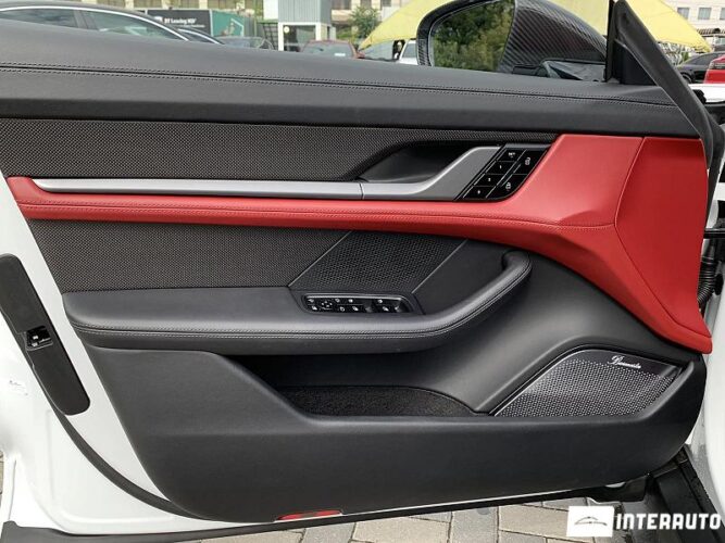 Porsche Taycan Turbo 52 interauto-car