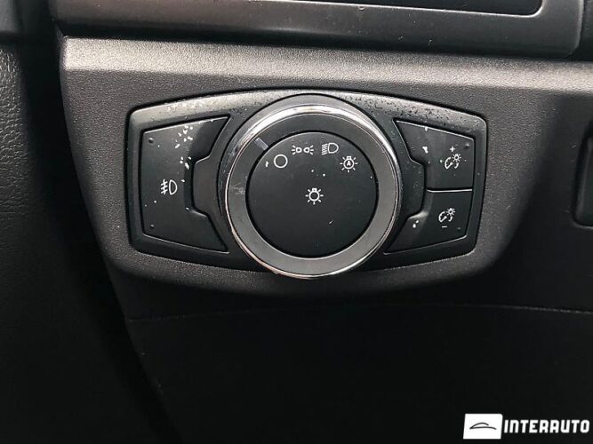 Ford Fusion 37 interauto-car