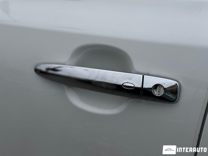 Nissan Leaf 38 interauto-car