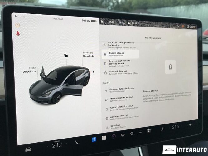 Tesla Model 3 52 interauto-car