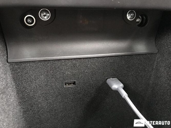 Tesla Model 3 57 interauto-car