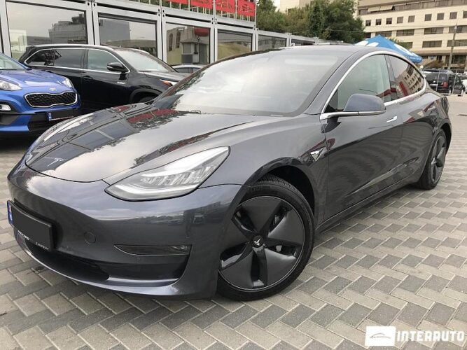 Tesla Model 3 38 interauto-car