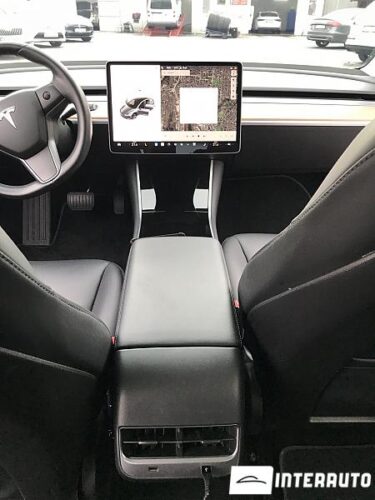 Tesla Model 3 61 interauto-car
