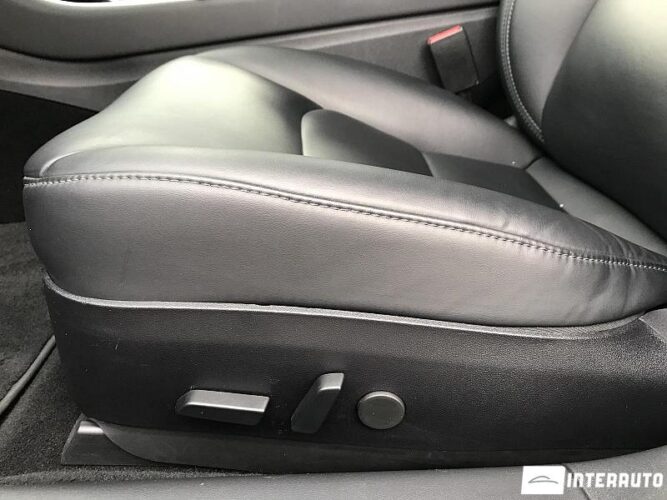 Tesla Model 3 44 interauto-car