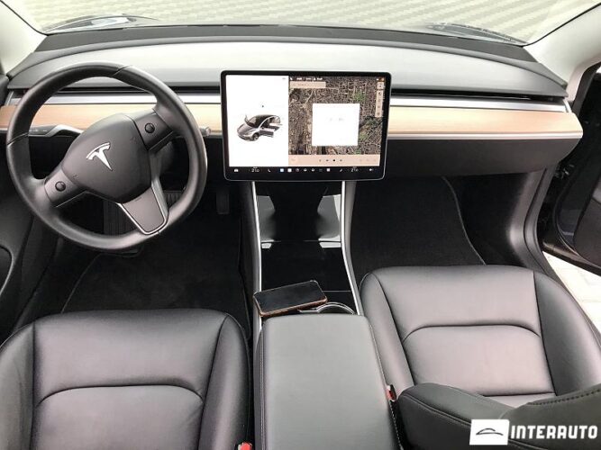 Tesla Model 3 47 interauto-car