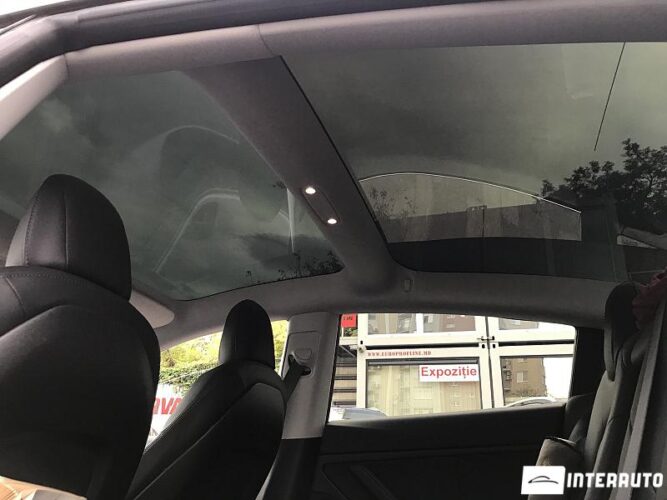 Tesla Model 3 62 interauto-car