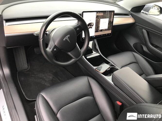 Tesla Model 3 46 interauto-car