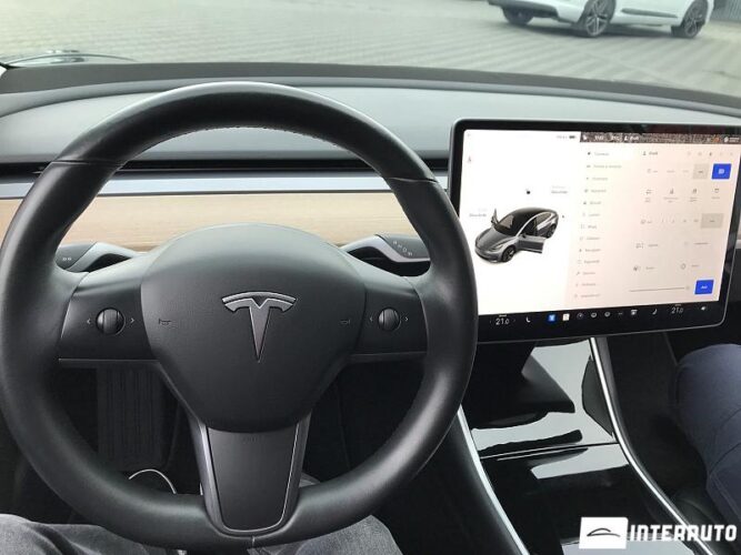 Tesla Model 3 48 interauto-car