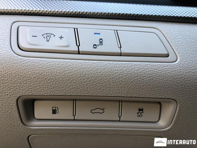 Hyundai Sonata 39 interauto-car