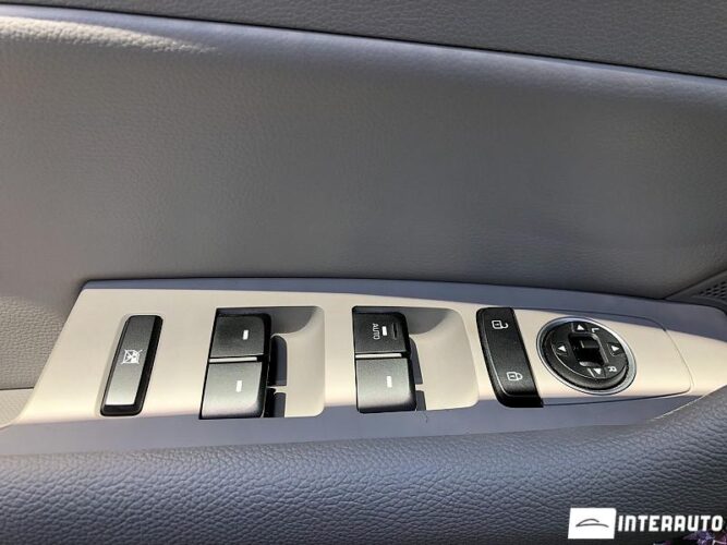 Hyundai Sonata 38 interauto-car