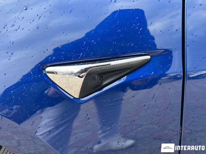 Tesla Model 3 36 interauto-car