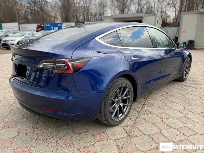 Tesla Model 3 34 interauto-car