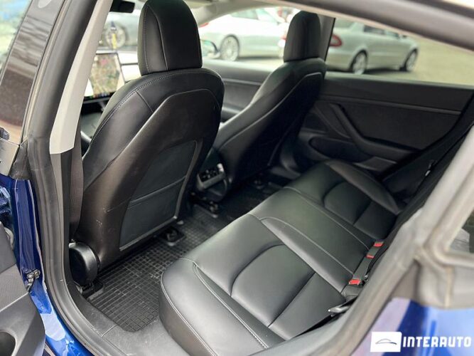 Tesla Model 3 50 interauto-car