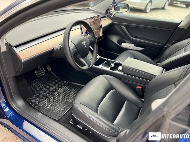 Tesla Model 3 39 interauto-car