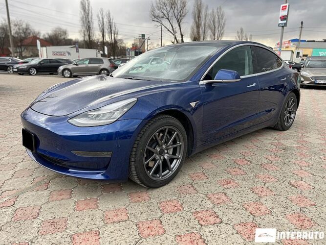 Tesla Model 3 32 interauto-car