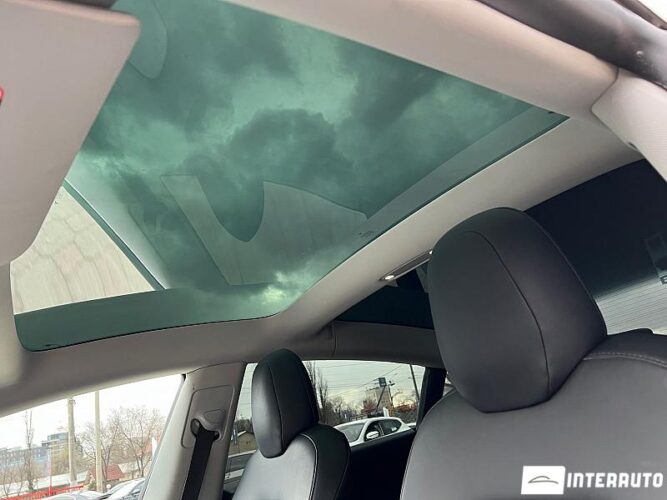 Tesla Model 3 49 interauto-car