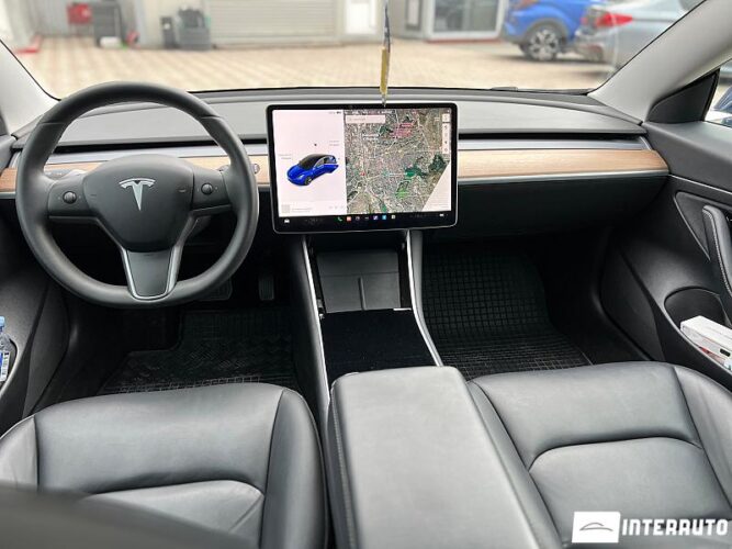 Tesla Model 3 41 interauto-car