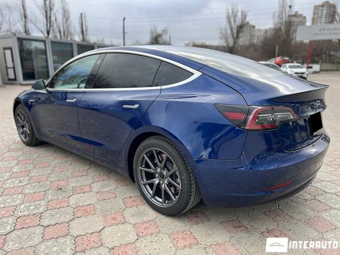 Tesla Model 3 35 interauto-car