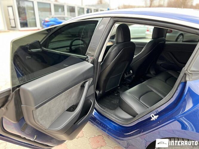 Tesla Model 3 48 interauto-car